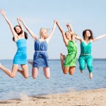 happy-friends-on-beach